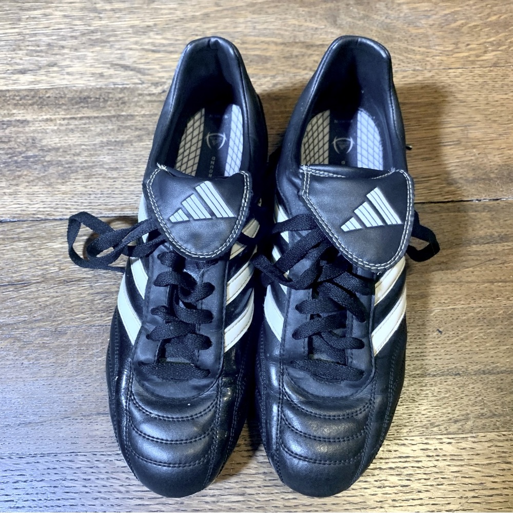Adidas Traxion Soccer Cleats Women Shoes US 8.5 EU 40 2/3 Black White.